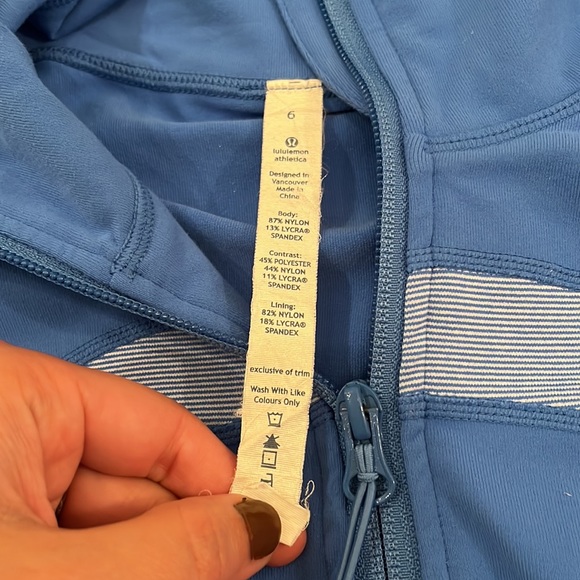 Lululemon blue zip up sz 6, pockets that zipped and thumb holes with jacket - Picture 7 of 9